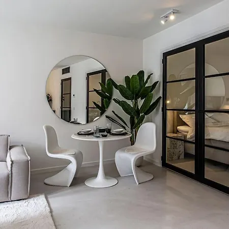 Cloud Nine - Romantic & Design App In Center!