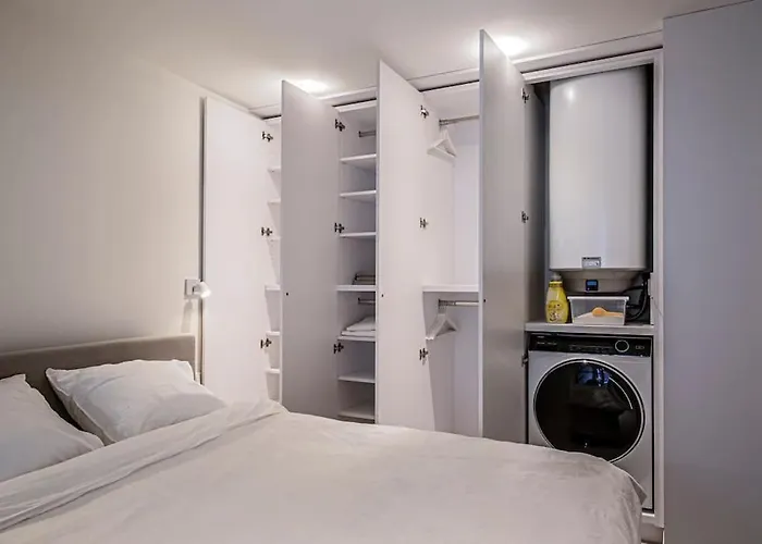 Cloud Nine - Romantic & Design App In Center!