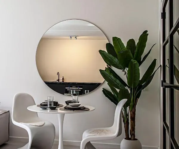 Cloud Nine - Romantic & Design App In Center! *