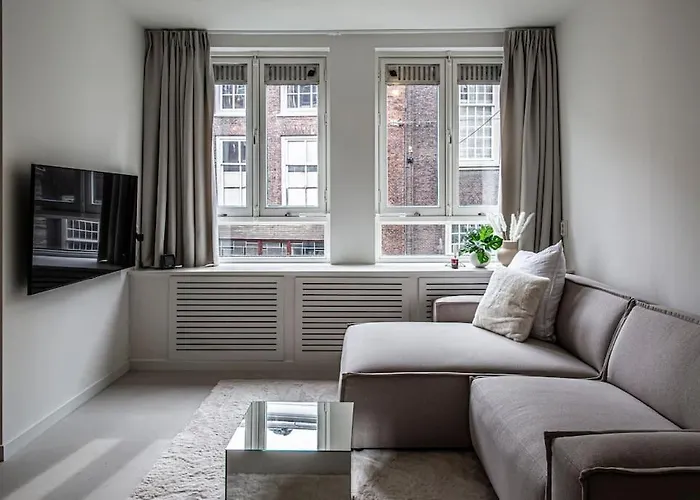 Cloud Nine - Romantic & Design App In Center!